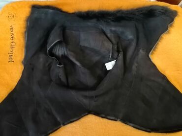 Jiletlər: Qara rəngli xəz jilet - Model: qolsuz, ön hissədə tam uzunluqda metal — 12