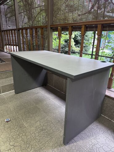угалок стол: Офисный Стол, цвет - Серый, Б/у