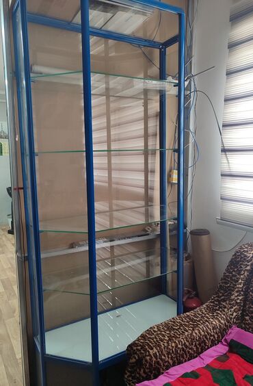 оборудования для салона: Продаю шкаф стеклянный б/у.1500 сом,самовывоз