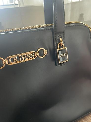 Çantalar: GUESS qadın çantası – klassik qara rəngdə, qızılı detallarla - Model — 2
