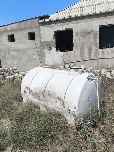 distillə olunmuş su satışı: Her iki su ceni satilir.Su axidan yeri partdagi cati yoxdu.Qiymetde — 5