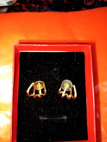 Kəmərlər: Qızılı rəngdə, daşlı qadın sırğası - Model: qulağı qismən qucaqlayan U — 32