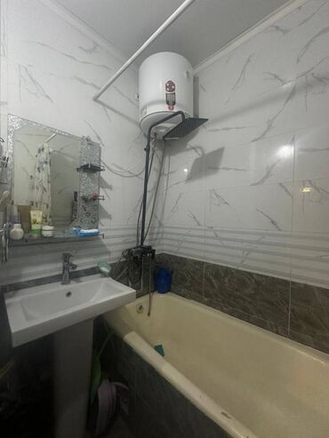 3 комнатная квартира 104 серии бишкек: 2 комнаты, 48 м², 105 серия, 1 этаж, Евроремонт