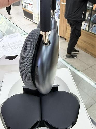 samsung 55: AirPods Max —2 — 6