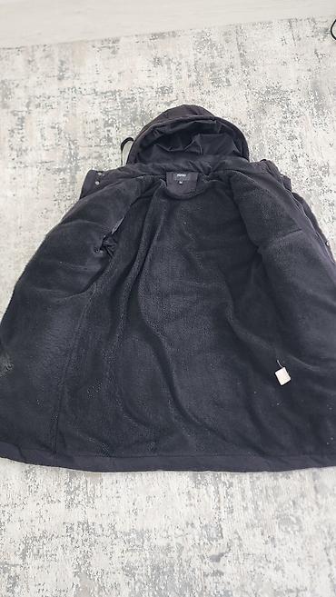 Пуховики и зимние куртки: Зимняя куртка, черная, тёплая. Б/У но в хорошем состоянии. Одевал — 3