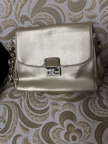 Çantalar: 10 azn — 10