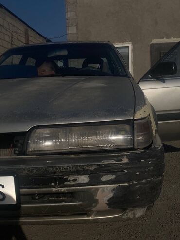 тв на авто: Mazda 626: 1988 г., 2 л, Механика, Бензин, Седан