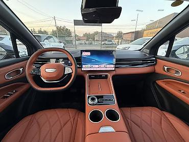 geely galaxy e5: Geely Boyue: 2026 г., 1.5 л, Автомат, Гибрид, Кроссовер — 10