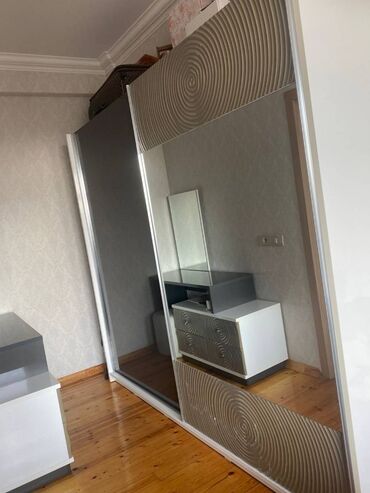 metbex mebili: Mebeller cox seliqeli istifade olunub.Yeni kimidir.Isteye gore