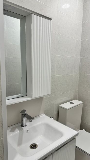 Digər kommersiya daşınmaz əmlakı: İcarəyə təqdim olunan kommersiya sahəsi - İşıqlı, minimalistik — 11