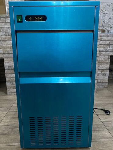Промышленные холодильники и комплектующие: Продаю ледогенератор 30 кг в сутки подключается к водопроводу новый