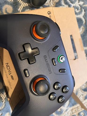 Аксессуары для консолей: Продам или меняю игровой джойстик gamesir nova lite с юсб донглом и — 1