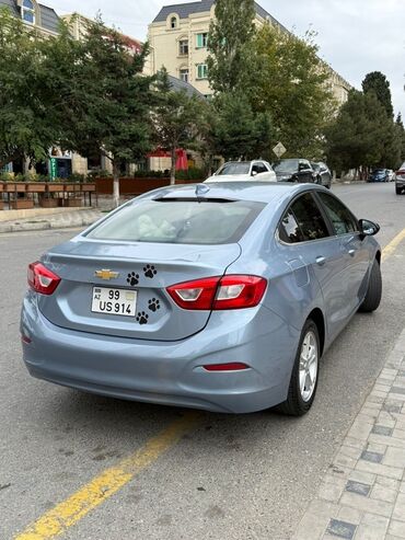 фольксваген поло седан: Chevrolet Cruze sedan – göy/gümüşü rəngdə, 4 qapılı, AZ qara seriyalı