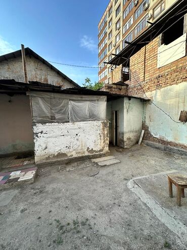 долгосрочная аренда дома ош базар: Барачный, 55 м², 3 комнаты, Собственник, Старый ремонт
