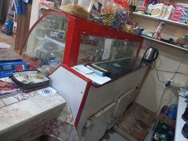 dukan ucun vitrin polkalar: 2 metrlik vitrin soyuducu super islek veziyyetdedir magaza baglandigi