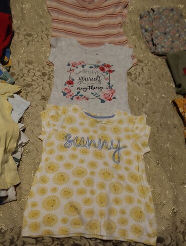 Ziyafət donları: Məhsul paketi: ayaqqabı və geyim 1) Qırmızı idman ayaqqabıları - — 19