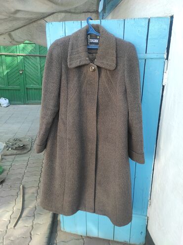 Пальто: Пальто лама женское размер 56-58, состояние отличное.также продаю