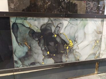 Dekorativ daşlar: Dekorativ divar paneli – “abstrakt mərmər” effekti - Material: şüşə
