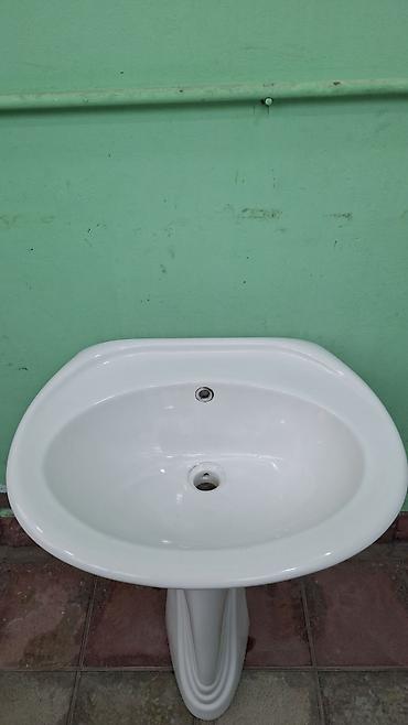 hamam kalonka: Piyedestal lavabosu – ağ keramika - Material: parlaq şirəli keramika — 1
