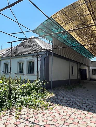 летние: Угловой дом с участком 7 соток в с. Новопокровка, начало села — 1