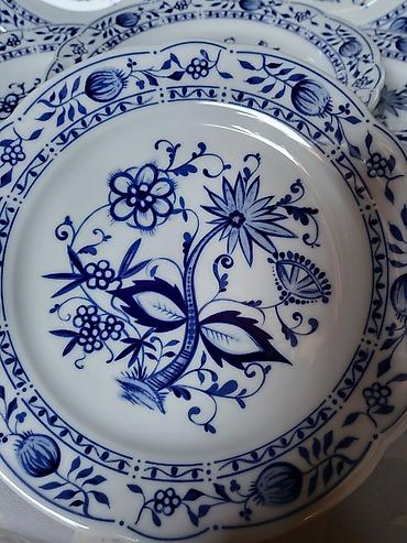 Kuhinjski setovi: Tanjiri Kahla porcelan cvibl mustra 1968 do 1987g.Nemacka. Tanjiri — 3