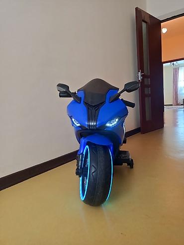 usaq yemek masa: Uşaq üçün elektrikli motosiklet – idman stili, mavi rəng — 3
