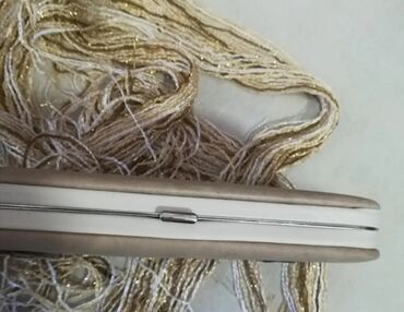 Novčanici: Torbica tri u jednom. Ima pregrade za novac, dokumenta, i deo za — 5