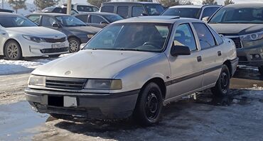 Opel: Opel Vectra: 1991 г., 1.8 л, Механика, Бензин, Седан