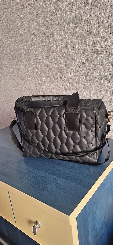 kişi sumka: Qara rəngli qultu və naxışlı suni dəri çanta - Material: quilted — 3