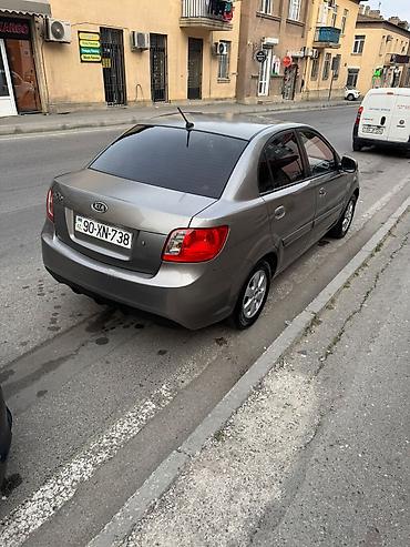 07 2010: Kia Rio: 1.4 l | 2010 il Sedan — 2