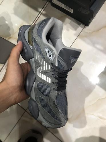 9060: Кроссовки New Balance 9060, цвет серый (dark grey). Доставка через — 4