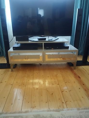 xonca altligi: TV stendi - Material: MDF/Laminate konstruksiya, möhkəm metal ayaqlar — 2