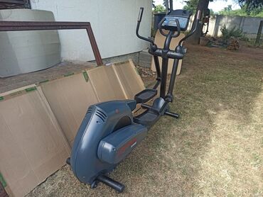 Ostale sprave za vežbanje: Elipticni (kros) trenazer "Life fitness 9500HR", koriscen ali sasvim — 2