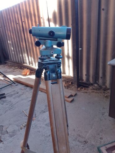 штатив профессиональный: Оптический нивелир с деревянным штативом и рейкой производство СССР -