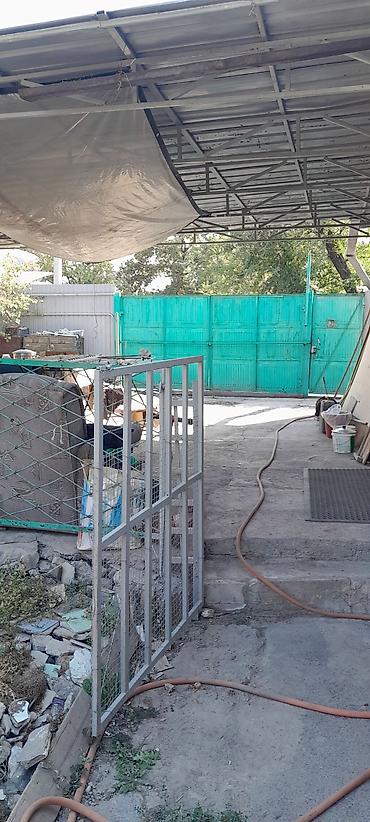 допл: Продаю полдома с участком 5 соток. Сам дом кирпичный, осталось — 10