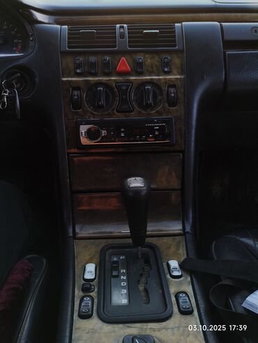 Mercedes-Benz: Mercedes-Benz E-Class: 2.3 l | 1995 il Sedan — 18