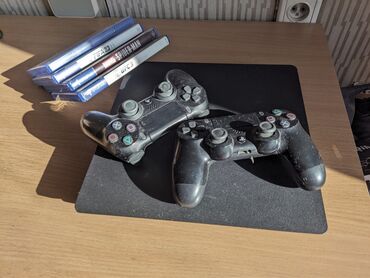 PS4 (Sony PlayStation 4): Продаю PS4 Slim. в комплекте 2 геймпада, UFC3, FIFA23, Mortal Kombat