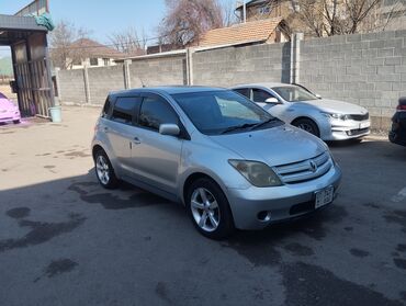 Toyota: Toyota ist: 2002 г., 1.5 л, Автомат, Бензин, Хэтчбэк