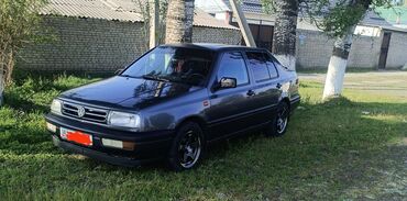машиналар: Volkswagen Vento: 1995 г., 1.8 л, Механика, Бензин, Седан