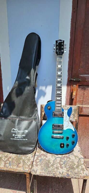 Gitaralar: Elektron gitara, Gibson, 6 sim, İşlənmiş, Ünvandan götürmə