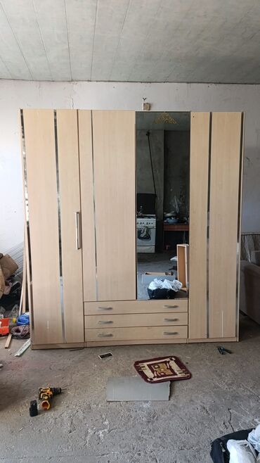 Komodlar: İşlənmiş, Açılan, Qarderob, paltar dolabı