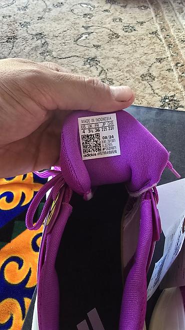 41 5: Оригинал брали в магазине размер не подошел жмут.Кроссовки adidas — 1