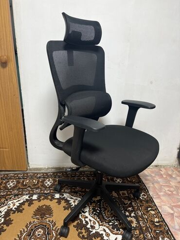 компютерные кресло: Офисное кресло, С колесиками, цвет - Черный