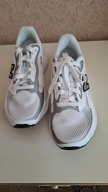 кроссовки nb: Кроссовки New Balance

Новые оригинал размеры 38,39 .ЦЕНА: 10000сом — 8