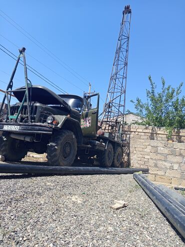 Отделочные работы: Su quyusu qazma xidməti - Şaquli burgulu, ağır off-road şassi