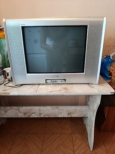 dinamikler: Sony WEGA kineskop televizor - Ekran: təxminən 21 düym (4:3 nisbəti) — 1