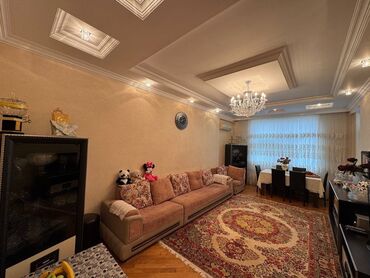 Qarajlar: Yasamal, 3 otaqlı, Yeni tikili, m. İnşaatçılar, 118 kv. m
