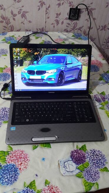 baku electronics noutbuklar: İşlənmiş Toshiba, 17.3 ", Intel Core i3, 512 GB