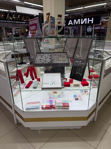 мебель для кафе и ресторанов: 33,000 сом 3 витрины состояние идеальное