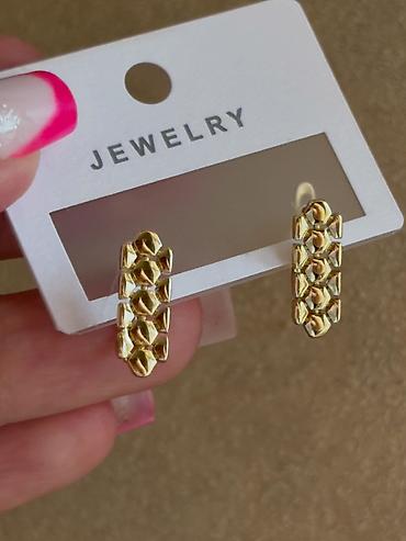 Aksesuarlar: Sırğalar tək qiymət -3,50azn Təsvir: - Rənglər: rose gold,qızıl,gümüş — 2